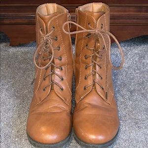 Combat boots